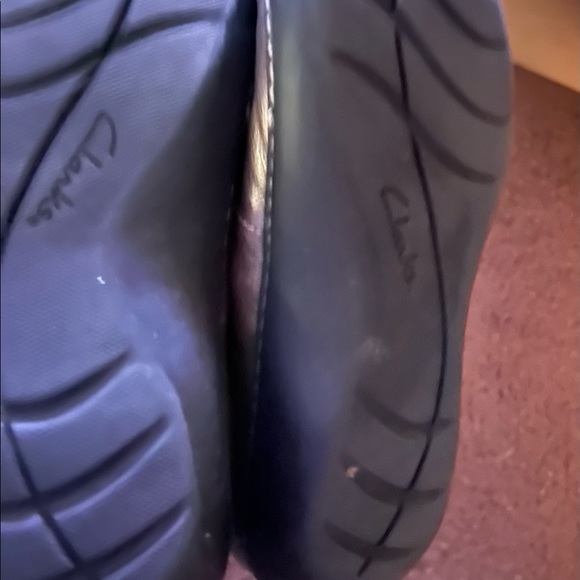 Clarks loafers.  Like New. Worn 1-2 times.  EUC. Copper/bronze color. Size 12W - Picture 3 of 6